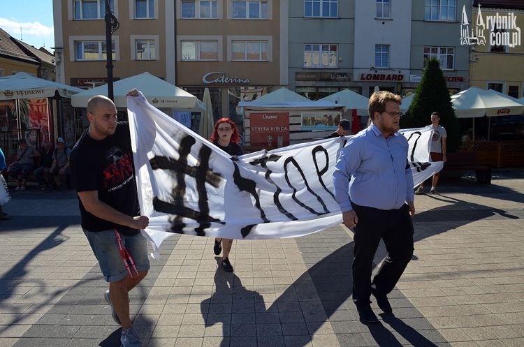Stop ACTA 2.0! Młodzi ludzie protestowali w Rybniku (wideo), Bartłomiej Furmanowicz