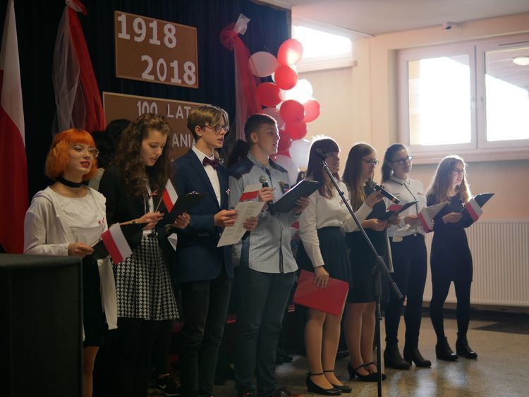 Pełne wydarzeń obchody 100-lecia niepodległości w ZSB, Materiały prasowe