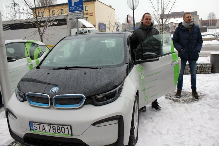 Od dzisiaj wypożyczysz samochód elektryczny w Rybniku! (wideo), Mateusz Szumilas