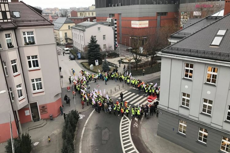 Protest pod Urzędem Miasta. „Chcemy godnie zarabiać”, Bartłomiej Furmanowicz