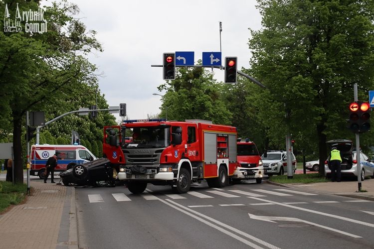 Wypadek na skrzyżowaniu Kotucza-Raciborska. Dachował samochód, Bartłomiej Furmanowicz