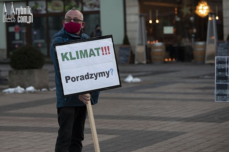 Protest klimatyczny w Rybniku: jak czegoś nie zmienimy, to „zarżniemy” ten świat, Daniel Wojaczek