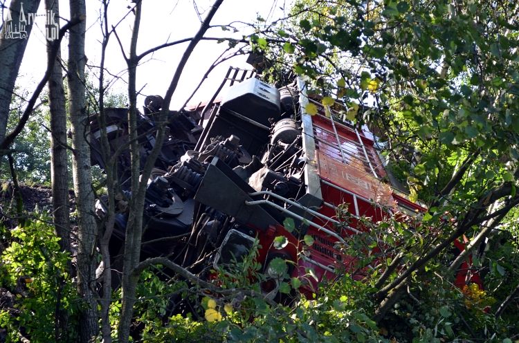 Grabownia: lokomotywa spadła z nasypu (zdjęcia), Bartłomiej Furmanowicz