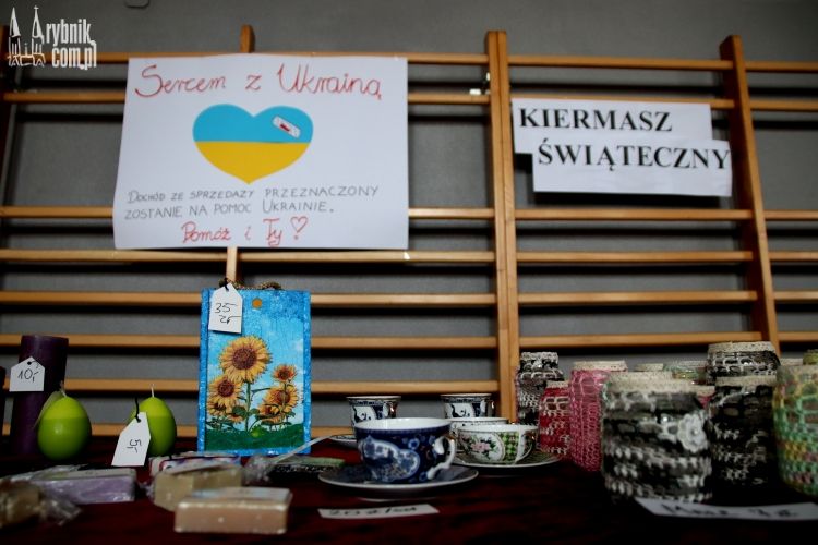 Mała szkoła, ale „sercem z Ukrainą”. Uczniowie sprzedawali swoje dzieła, Bartłomiej Furmanowicz
