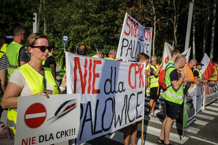 Zablokowali „Wiślankę” i protestowali przeciwko budowie Kolei Dużych Prędkości (foto, wideo), Kamil Budniok/Dominik Gajda