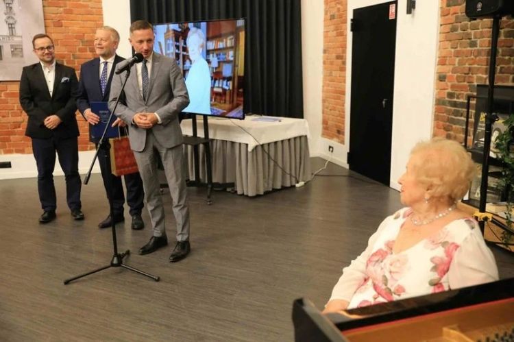Lidia Grychtołówna świętuje 95 urodziny. Pianistka z Rybnika koncertowała w Świerklańcu, Wacław Troszka