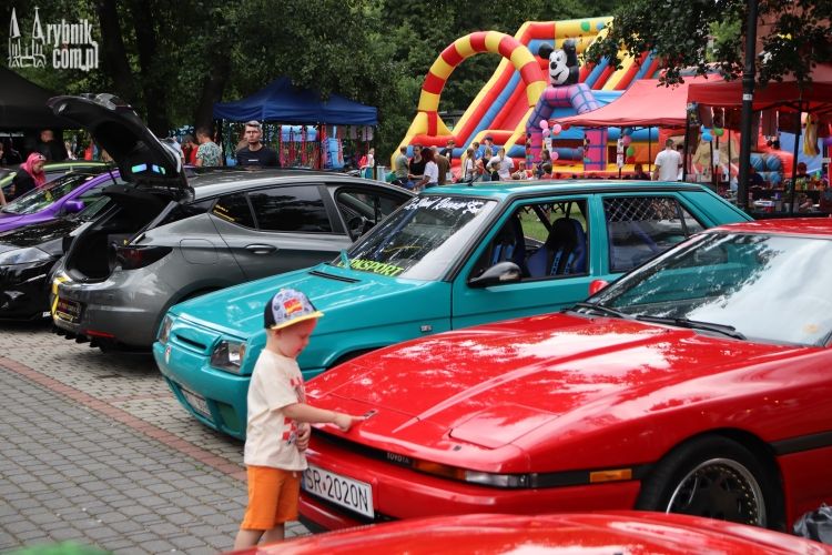Tłumy na kampusie. Trwa ROW Car Show, a za sceną festiwal kolorów (zdjęcia), Bartłomiej Furmanowicz