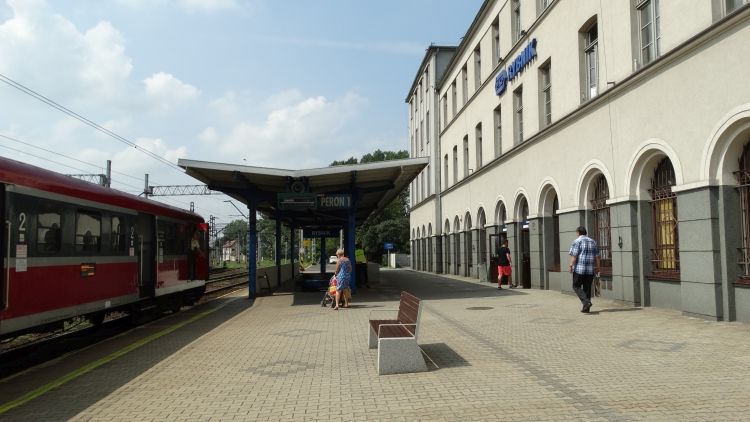Dworzec PKP dla niepełnosprawnych. Polskie Linie Kolejowe chcą zainstalować windy i pochylnie, bk