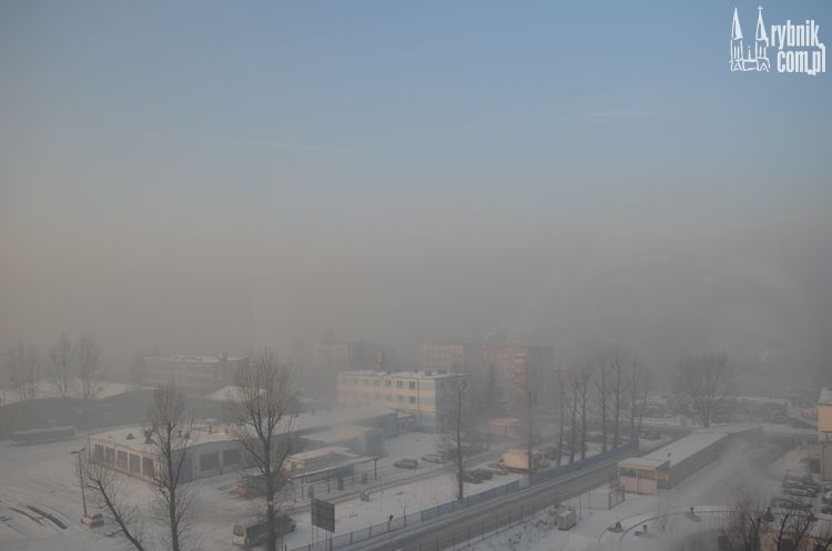 Smog w Rybniku: tej nocy było już lepiej, ale problem nadal nie zniknął, ww