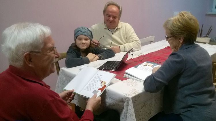 Rybnik: seniorzy wraz z dziećmi nagrali audiobooka, PiMBP w Rybniku
