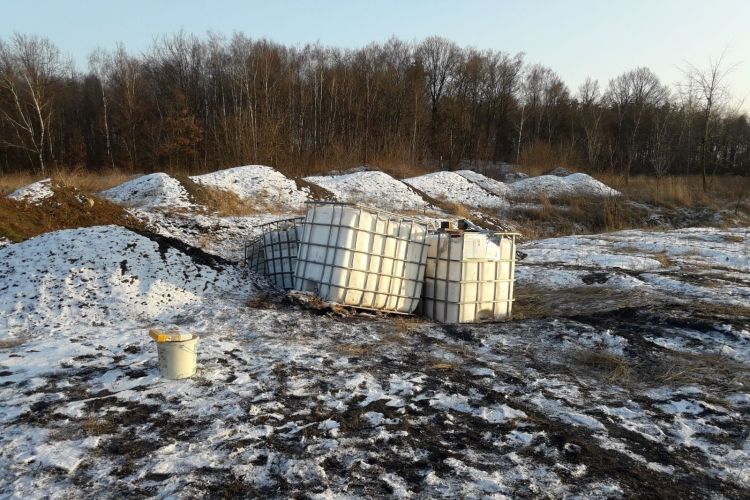 Czerwionka-Leszczyny: strażacy znaleźli 2 tony niebezpiecznych chemikaliów, PSP Rybnik