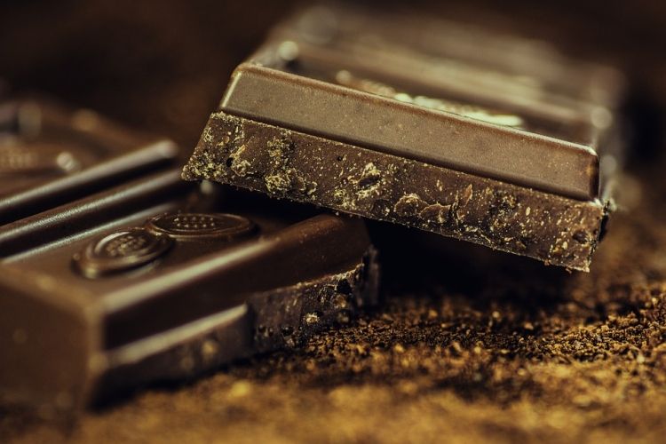 „Miłośnicy” czekolady zatrzymani. Ukradli kilka skrzynek ze słodyczami za tysiąc złotych, pixabay