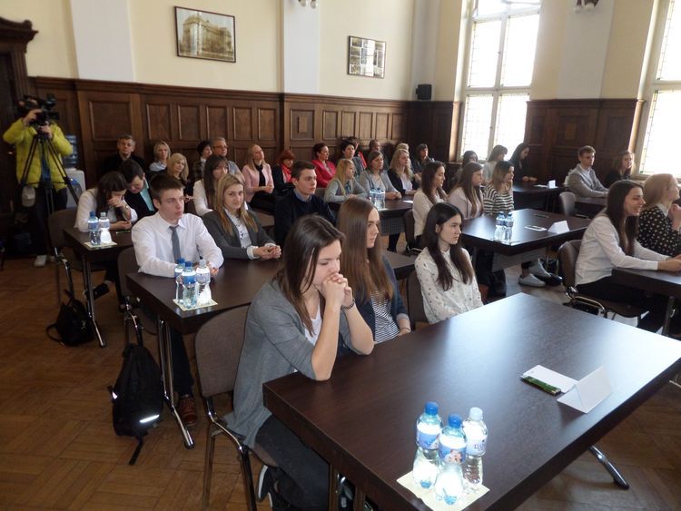 Uczniowie z Rybnika powalczą o finał olimpiady o ubezpieczeniach społecznych, ZUS