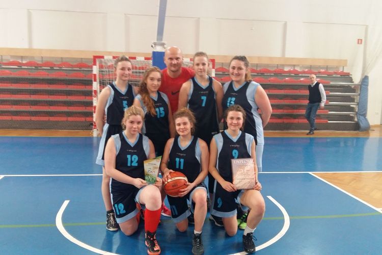 Dziewczyny z I LO najlepsze w finale miejskiego turnieju koszykówki, ZS nr 1 w Rybniku