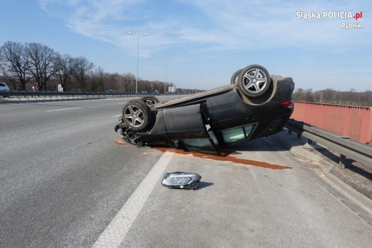 Nie żyje pasażerka ranna w wypadku na autostradzie A1 (zdjęcia), KMP Rybnik