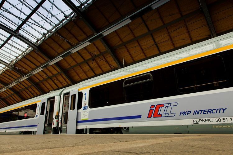 Apel pasażerów w sprawie ekspresu Comenius, PKP Intercity