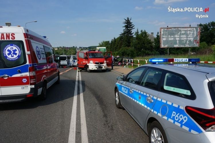 Pięć osób rannych (w tym dziecko) na Wodzisławskiej. Nowe zdjęcia i wideo, KMP Rybnik