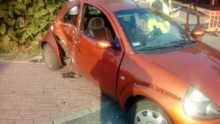 Wypadek na Gliwickiej. Kierowca forda wydmuchał ponad 1,5 promila, PSP Rybnik