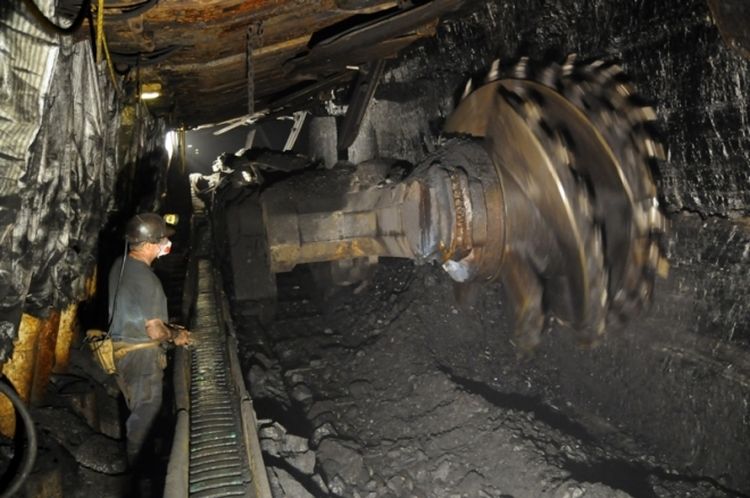 Wstrząs w kopalni Rydułtowy. 14 górników musiało się wycofać, 