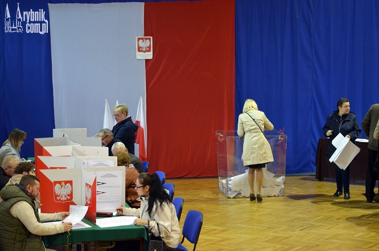Wybory w Rybniku. Frekwencja, godz. 17.00: 37.26%, bf