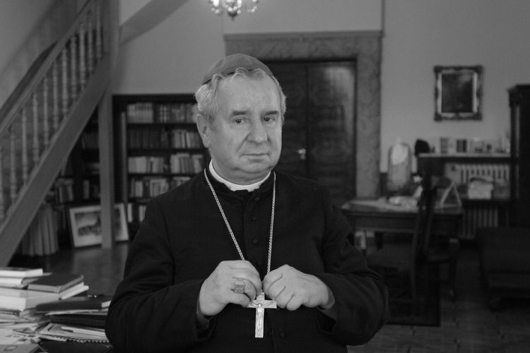Zmarł pochodzący z Książenic biskup pomocniczy Gerard Bernacki, Archidiecezja Katowicka