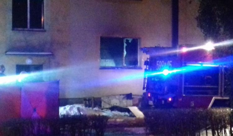 Pożar mieszkania w Leszczynach. Dwie osoby ciężko poparzone, OSP Leszczyny