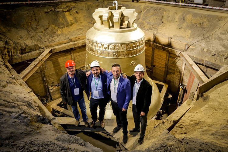 Największy dzwon na świecie „Vox Patris” czeka na swoją dzwonnicę, Dominik Gajda