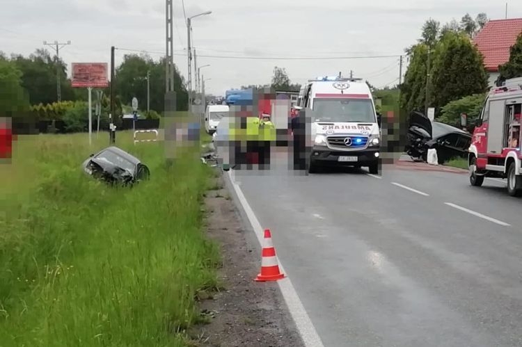 Wypadek na Niepodległości. Dwa auta w rowach, Rybnik i okolice-Informacje drogowe 24H
