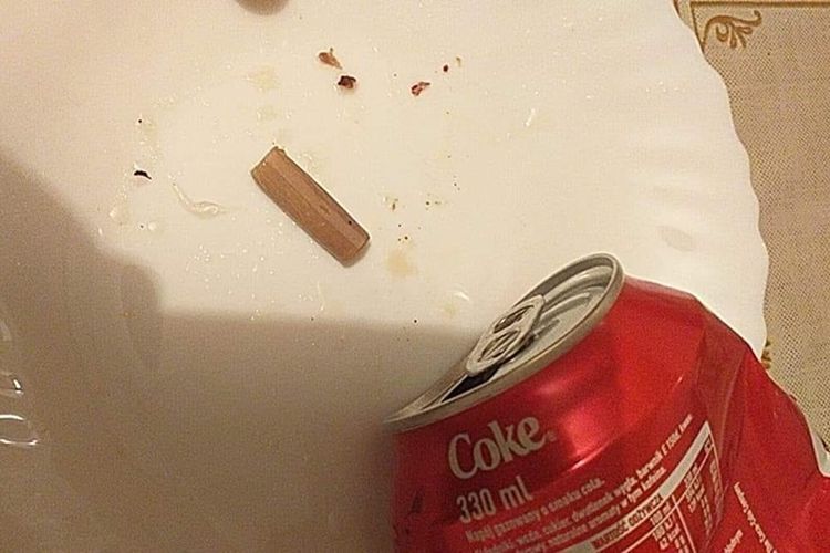 Niedopałki papierosów w Coca-Coli? „Uważajcie, co pijecie!”, Facebook