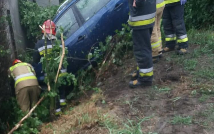 Boguszowicka: auto zjechało ze skarpy. Uderzyło w dom, Rybnik i okolice-Informacje drogowe 24H