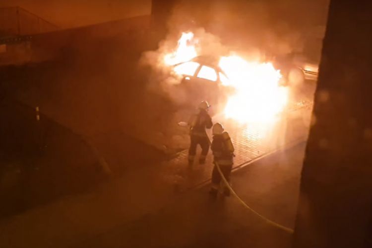 Huk i pożar. W Leszczynach płonął samochód (wideo), YouTube