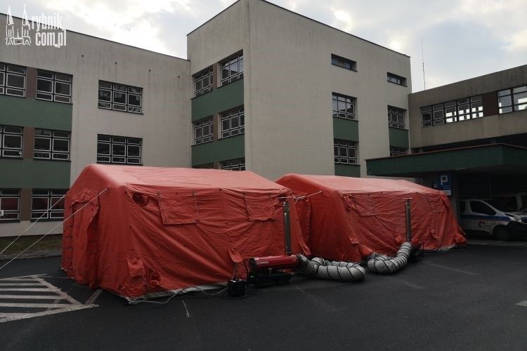 Szpital w Raciborzu będzie ewakuowany. WSS nr 3 gotowy na nowych pacjentów, bf