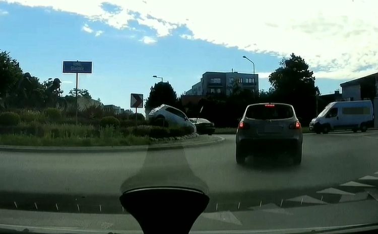 Kierowca fiata „stracił panowanie nad pojazdem”, Czytelnik, KMP w Rybniku