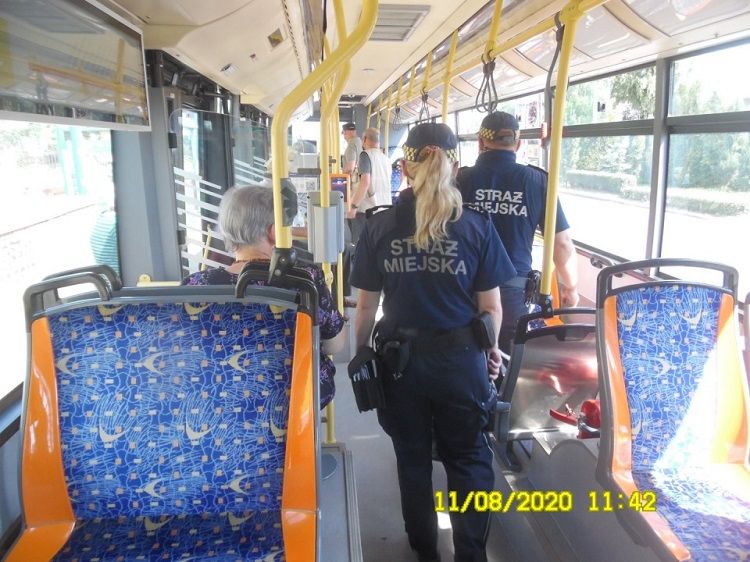 Czerwona strefa: strażnicy kontrolują w autobusach, SM Rybnik