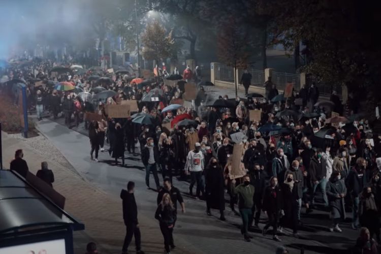 Policja z Rybnika zaimponowała protestującym. „Dziękujemy za ochronę”, YouTube