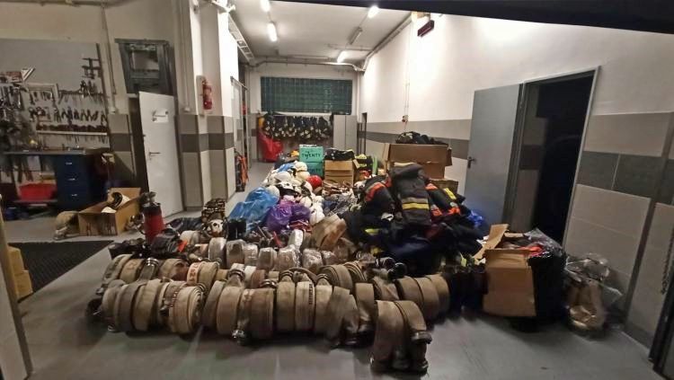 Ubrania, hełmy, węże. Strażacy z Rybnika i powiatu zbierają dary dla Ukrainy, PSP Rybnik