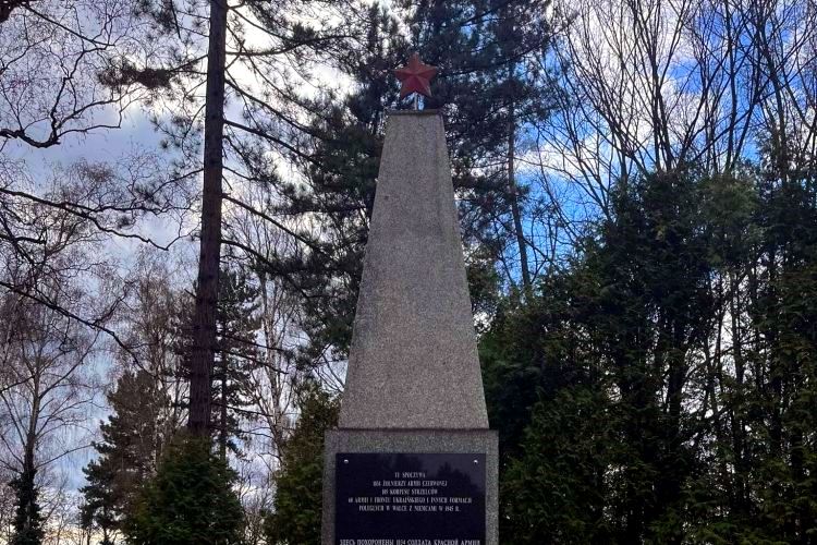 Czerwona gwiazda zniknie z pomnika radzieckich żołnierzy? Rozstrzygnie to wojewoda, Karol Szymura/Facebook