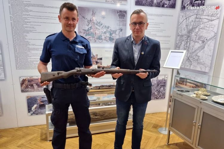 Muzeum w Rybniku zyskało karabinek Mausera. Broń znaleziono na strychu, KMP Rybnik
