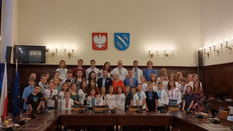 Dzieci z Ukrainy spędzają wakacje na Śląsku. Spotkały się z Piotrem Kuczerą, L. Tyl / UM Rybnik