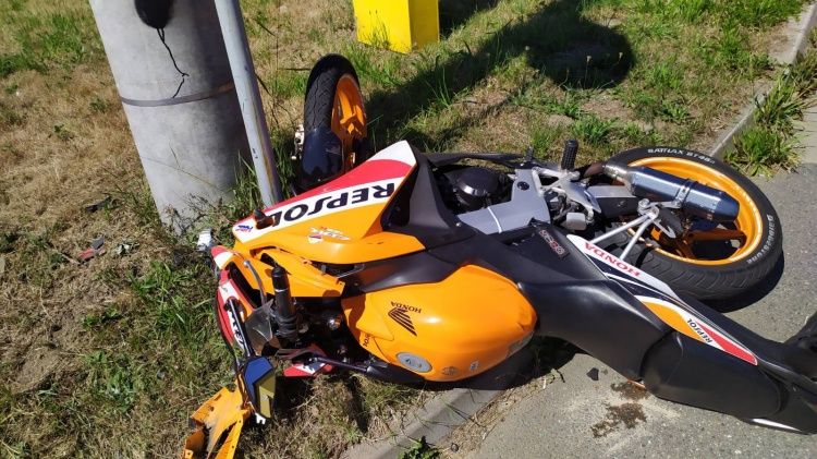 Śmigłowiec LPR lądował w Świerklanach. Poszkodowany motocyklista (zdjęcia), PSP w Rybniku