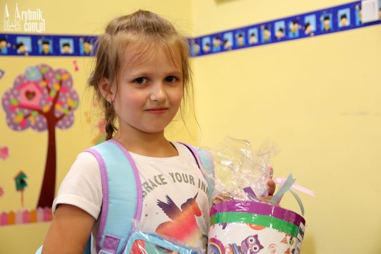Wyprawki dla dzieci z Ukrainy. Przybory szkolne trafiły już do podopiecznych „Sadoczka”, bf