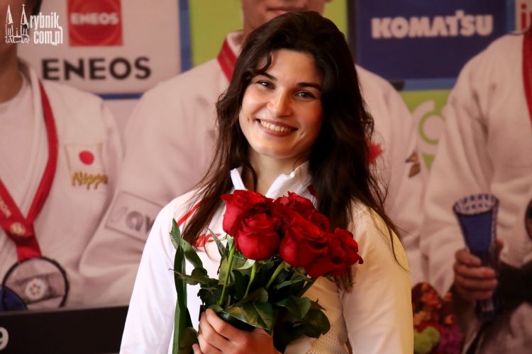 Judo: Julia Kowalczyk powalczy w mistrzostwach świata w Uzbekistanie. Kontuzja wyeliminowała Piotra Kuczerę, bf