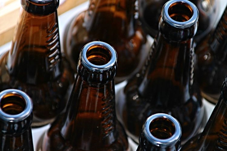 Ponad połowa badanych placówek w Rybniku chciała sprzedać alkohol „nieletnim”! Ten raport skłania do przemyśleń, Pixabay