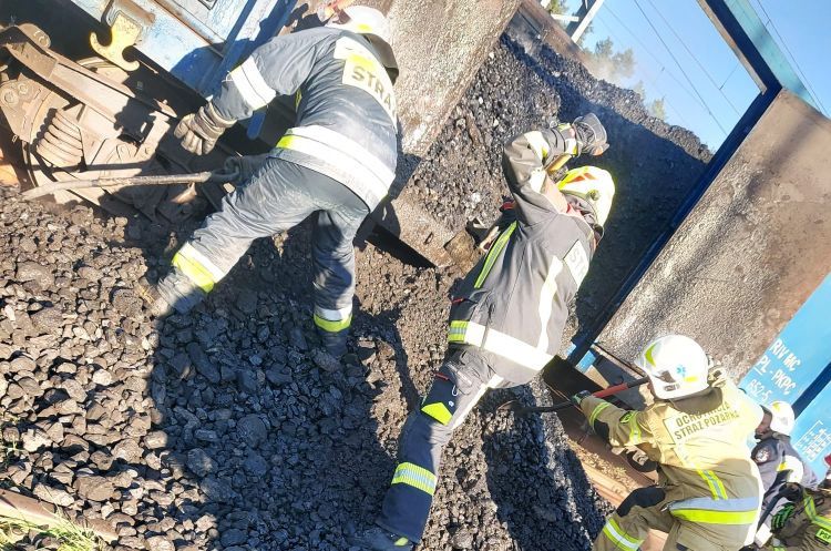 Sumina: w wagonach sam z siebie zapalił się węgiel. Trafi do elektrowni w Rybniku (zdjęcia), OSP Lyski