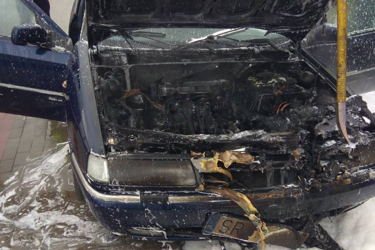 Na Podmiejskiej palił się samochód osobowy, PSP Rybnik