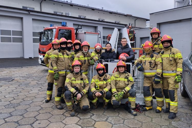 Zwycięzca strażackiej licytacji dla Samuela odwiedził Komendę Miejską PSP w Rybniku, PSP Rybnik