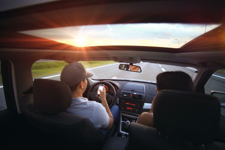 Przestroga dla kierowców. Oślepiające słońce może być niebezpieczne, pixabay