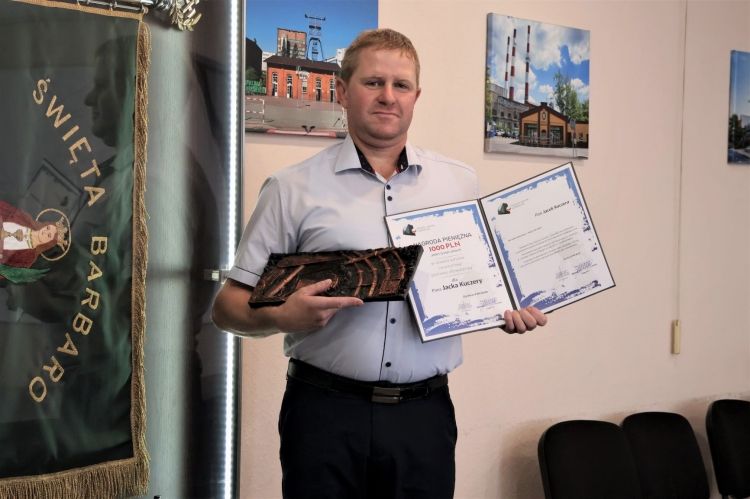 Górnik z kopalni Jankowice uratował tonącego 8-latka. Otrzymał nagrodę od dyrekcji KWK ROW, PGG