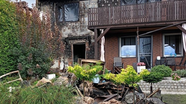 W domu mieszkała 7-osobowa rodzina. Strawił go ogień. Potrzebna nasza pomoc!, zrzutka.pl