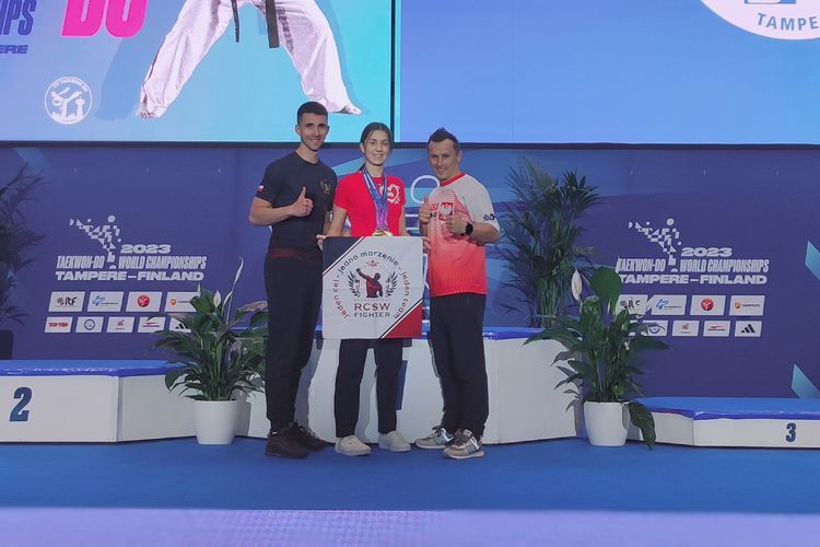 Nikola Olszak z medalami mistrzostw świata teakwon-do, Materiały prasowe